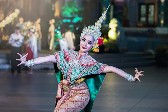Traditional Thai dinner and dance performance in Bangkok