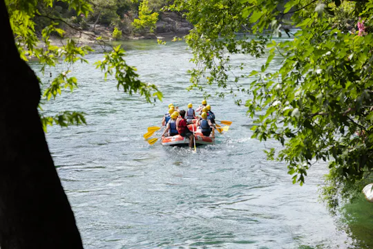 Excursão de 2 dias de rafting em águas brancas no Pacuare