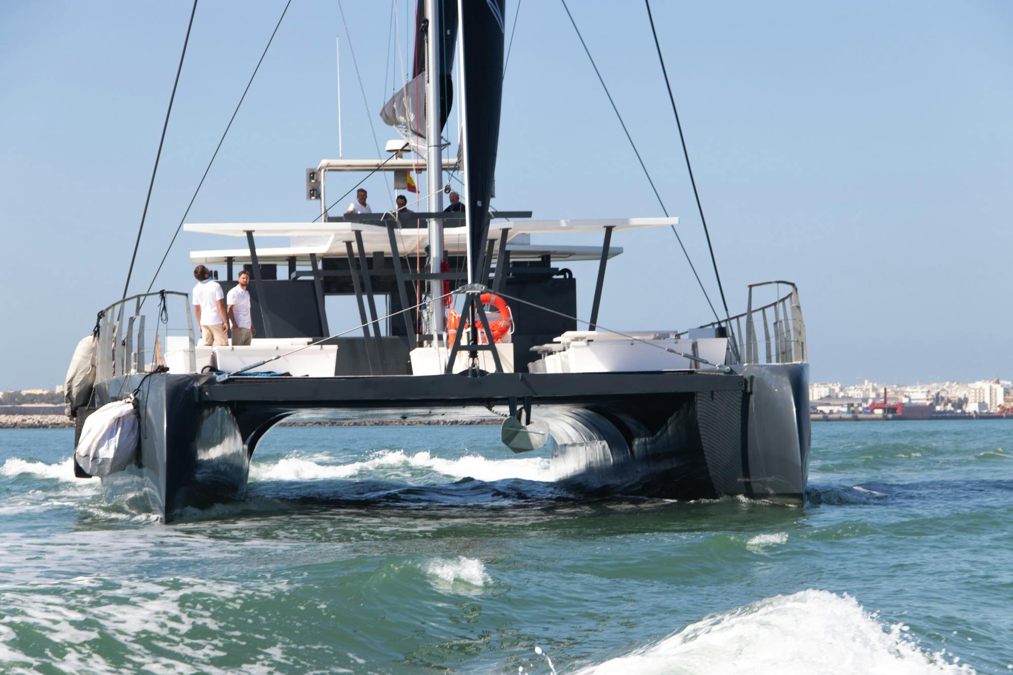 Cadiz solar eclipse guided tour and catamaran cruise