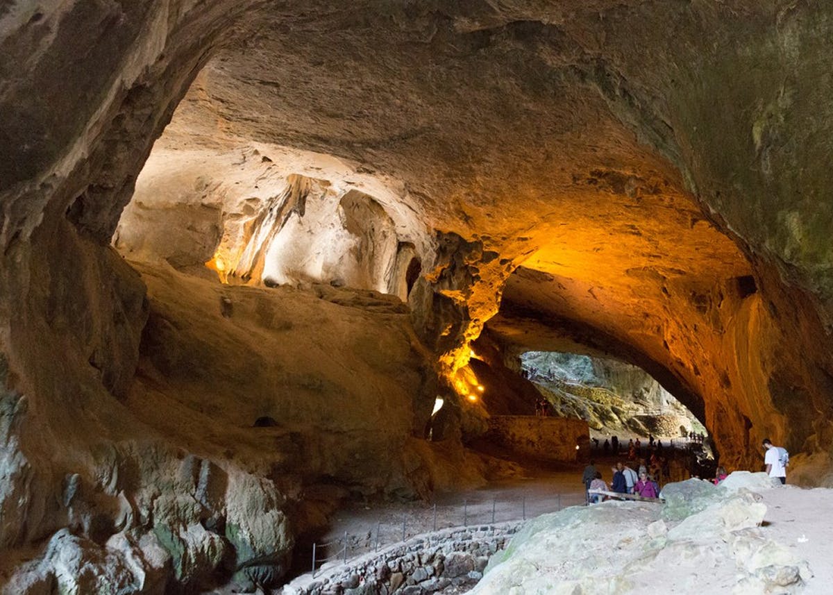 Vanaf Pamplona naar Baztan-vallei en de grotten van Zugarramurdi