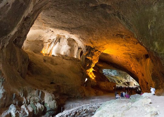 Vanaf Pamplona naar Baztan-vallei en de grotten van Zugarramurdi
