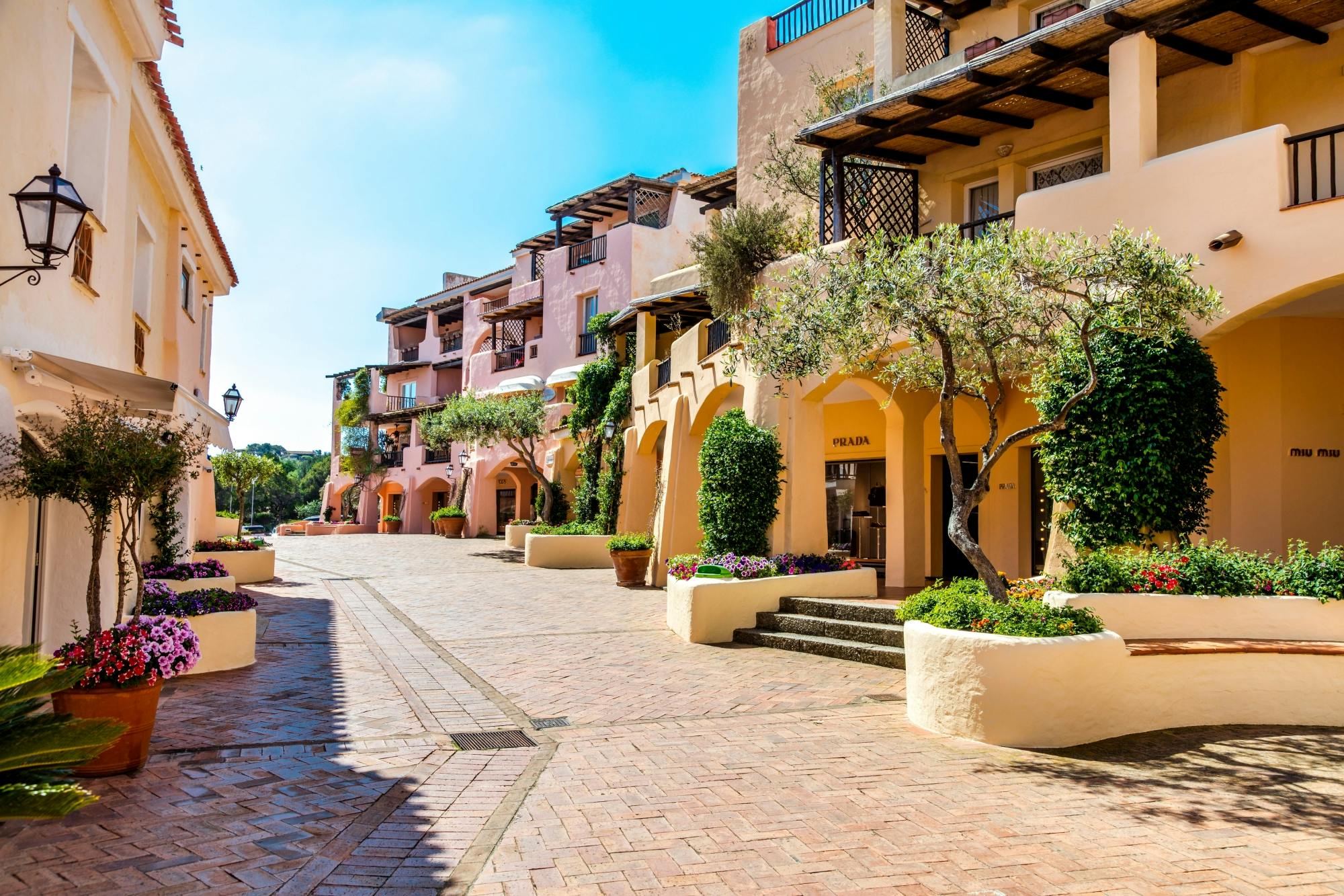 Guided tour of Costa Smeralda and San Pantaleo from Baia Sardinia