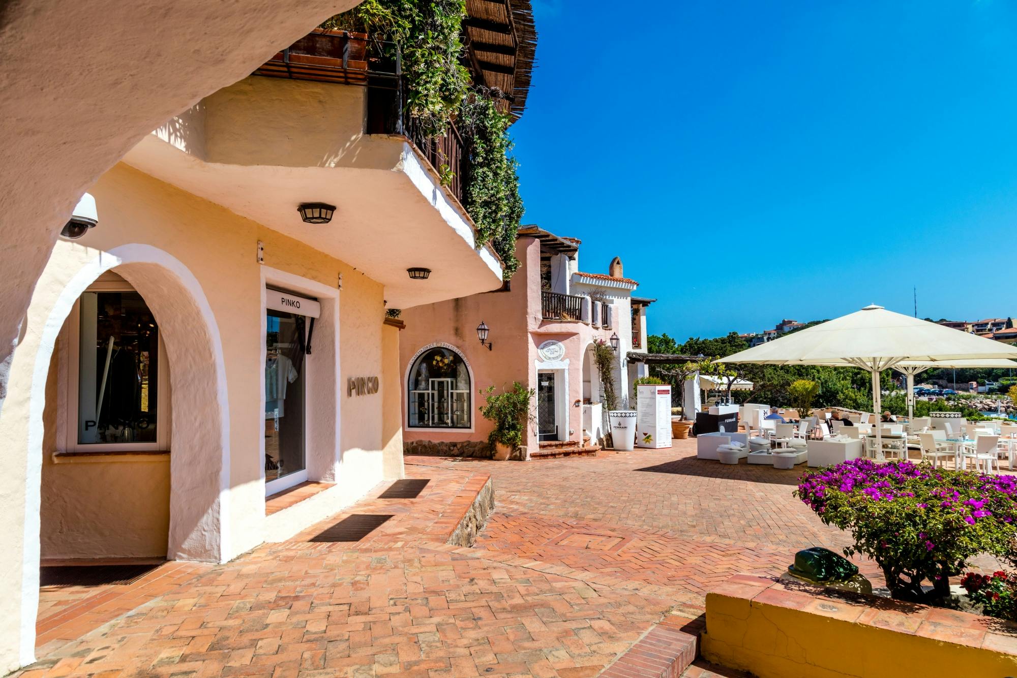 Guided tour of Costa Smeralda and San Pantaleo from Baia Sardinia
