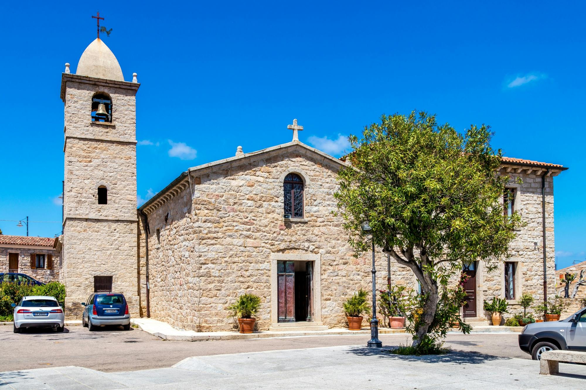 Guided tour of Costa Smeralda and San Pantaleo from Baia Sardinia
