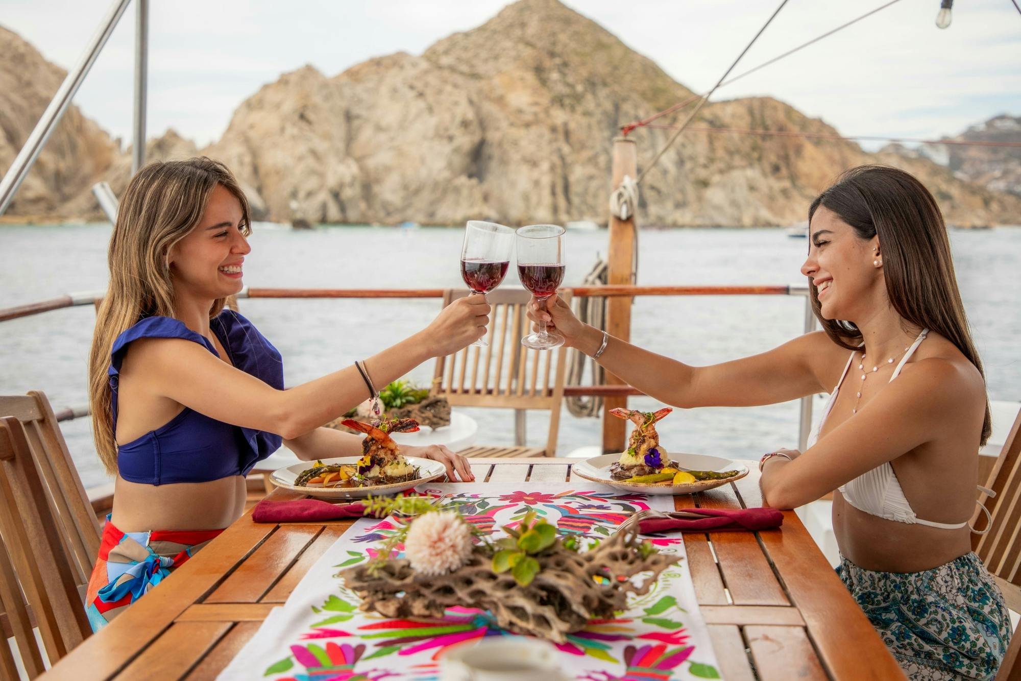 Los Cabos Sunset Cruise "TU ENAMORADO" with Dinner and Drinks