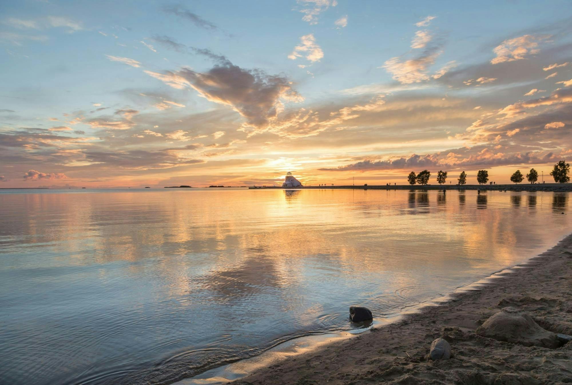 Midnight sun guided kayak tour on the Oulu River delta