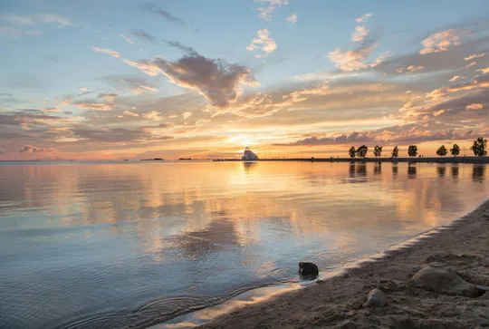 Midnight sun guided kayak tour on the Oulu River delta