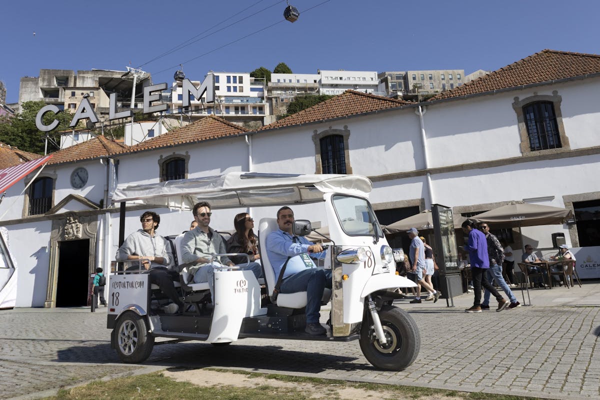 Eet- en wijnrondleiding door Porto in een privé-eco-tuktuk