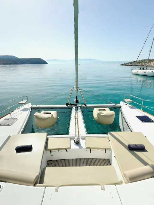 Premium Catamaran Cruise to Dia Island