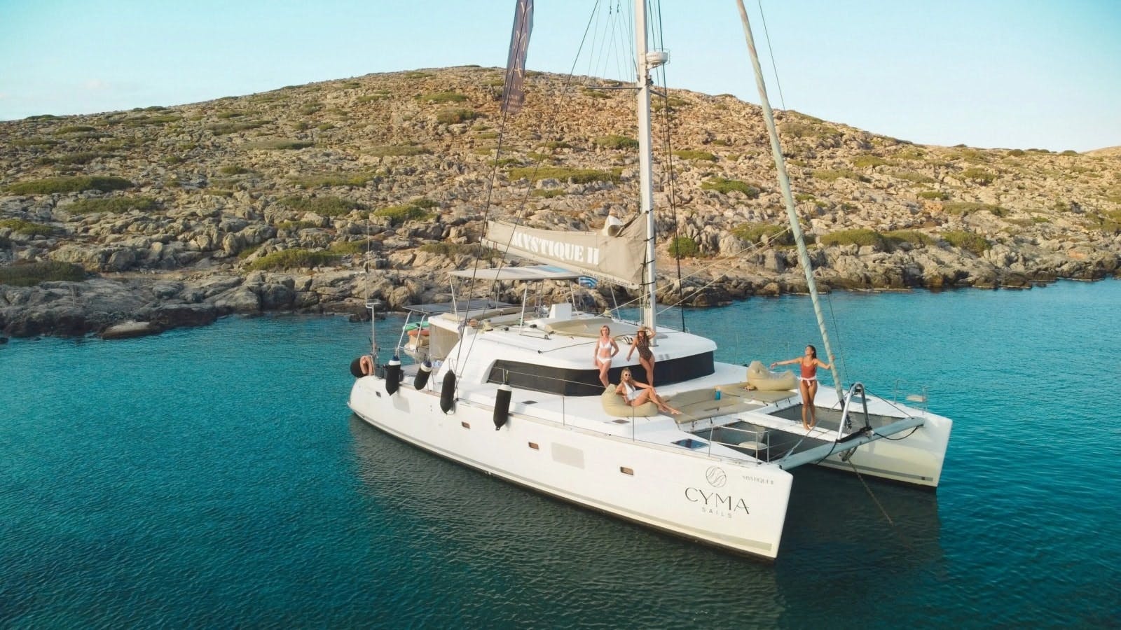 Premium Catamaran Cruise to Dia Island