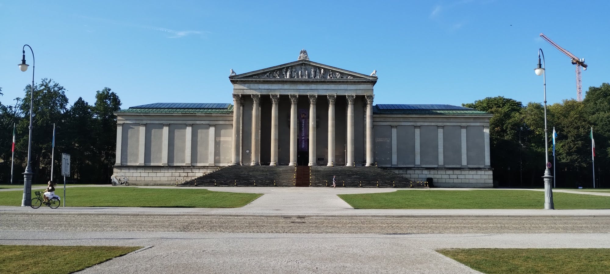 Guided tour with bypass of the queue at the State Antique Collection in Munich