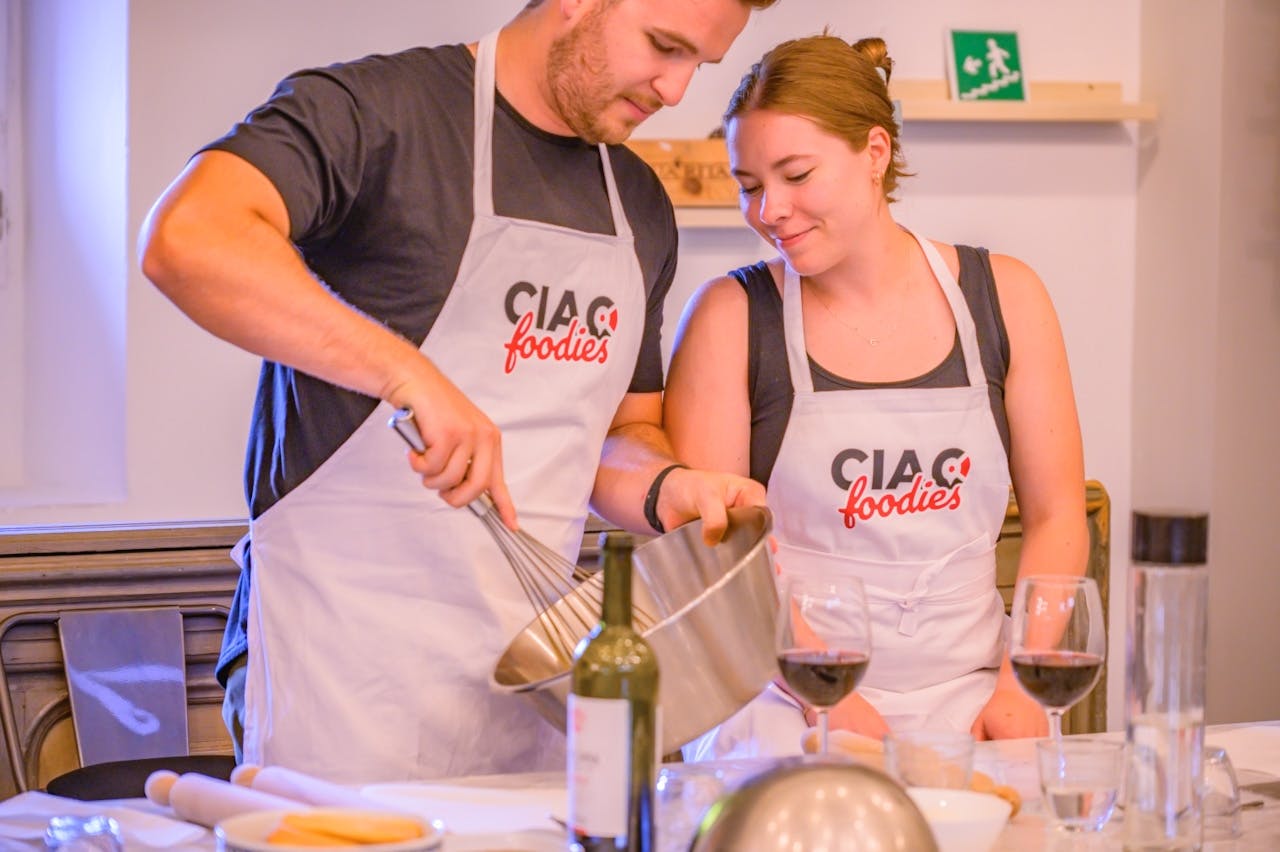 Corso intensivo di cucina: pasta e tiramisù con vino a volontà
