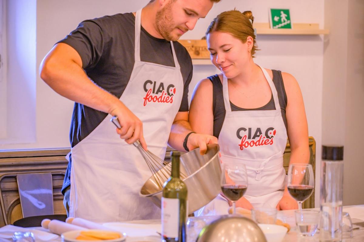 Corso intensivo di cucina: pasta e tiramisù con vino a volontà
