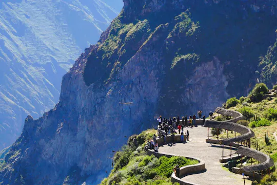 Excursão de dia inteiro em grupo ao Canyon do Colca com transfer de Arequipa para Puno