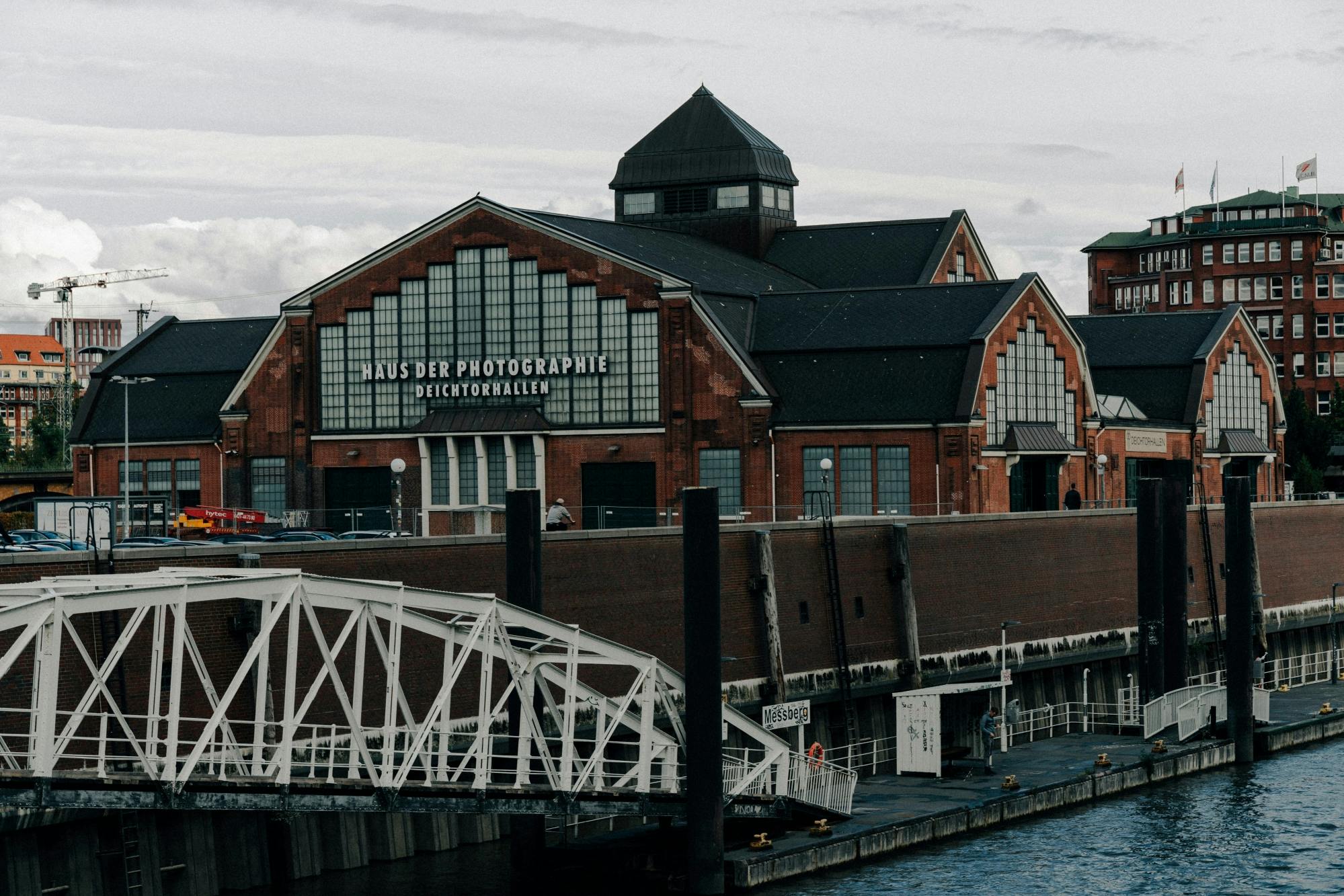 Kunstmeile Hamburg Museumspass mit Stadt-Tourguide und eSIM
