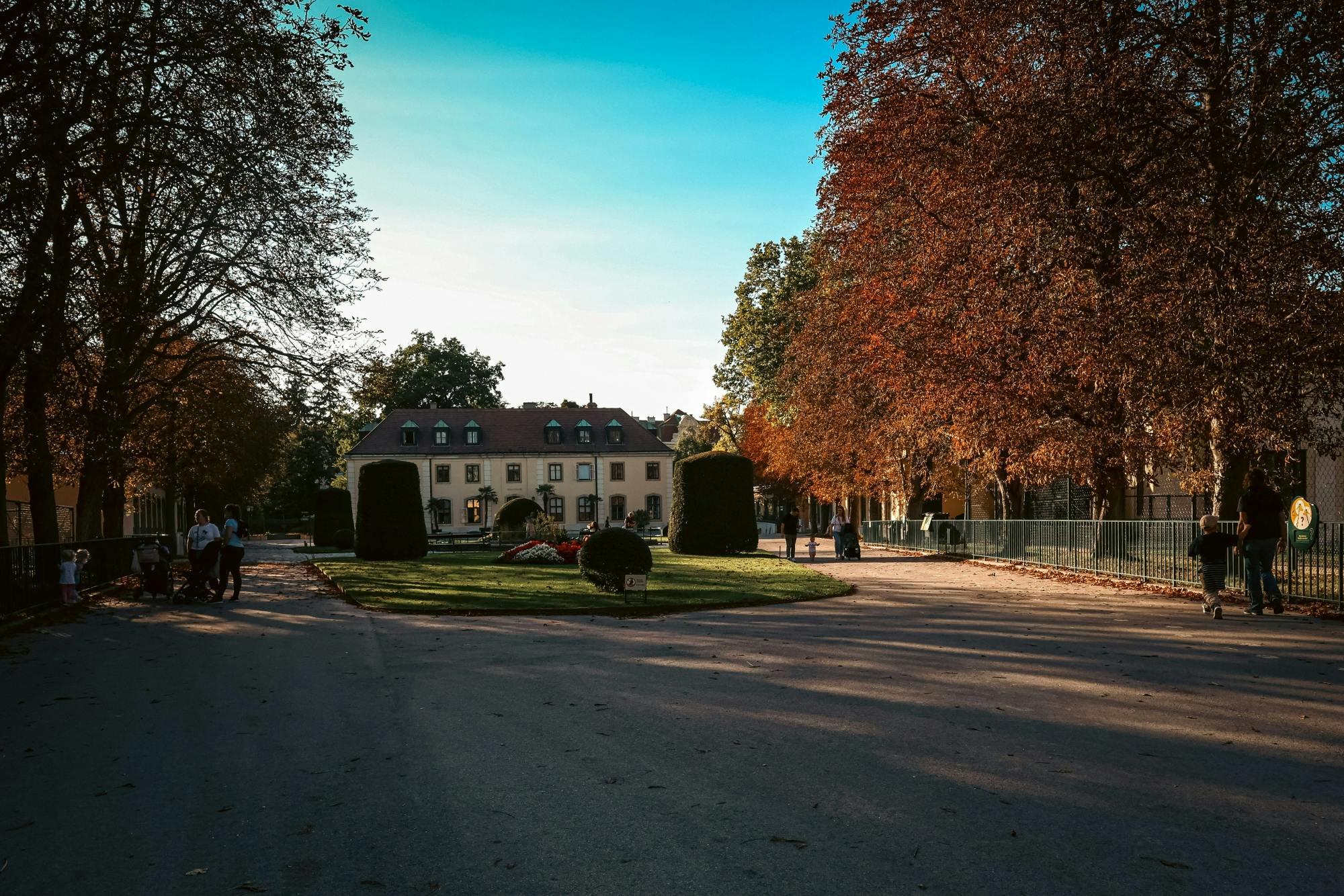 Wstęp do ogrodu zoologicznego Schönbrunn wraz z audioprzewodnikiem po Wiedniu i kartą eSIM