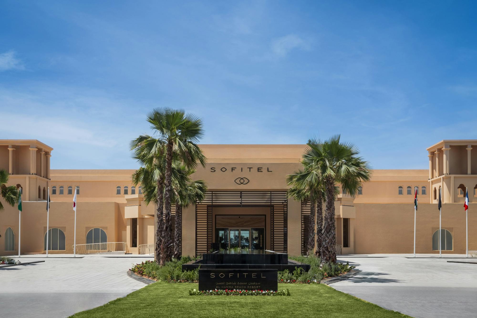 Soggiorno di tre giorni al Sofitel Al Hamra con safari serale nel deserto