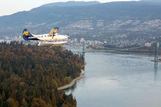 Podróż w obie strony z Vancouver do Victorii samolotem, promem i autokarem