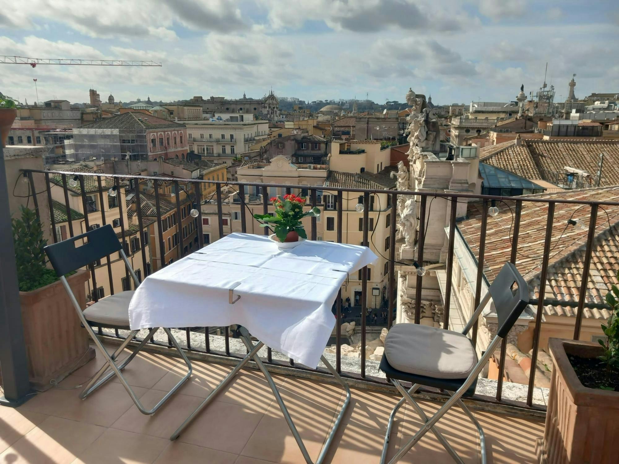 Führung durch ein Hausmuseum mit Aperitif auf der Dachterrasse und Besuch des Trevi-Brunnens in Rom