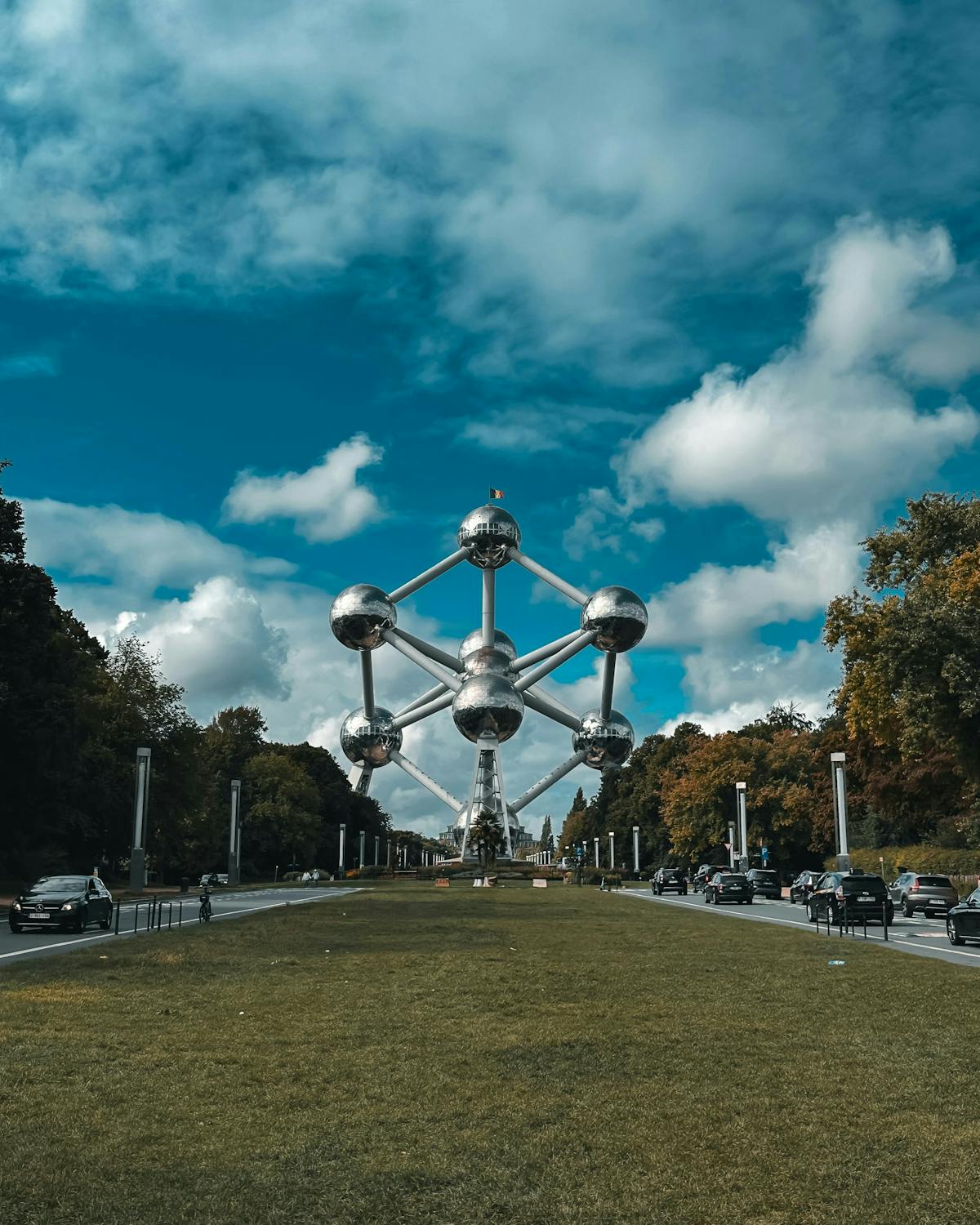 Toegangskaart voor het Atomium en het Design Museum, audiogids voor Brussel en eSIM