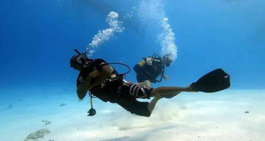 Mergulho para principiantes na costa norte de Zanzibar