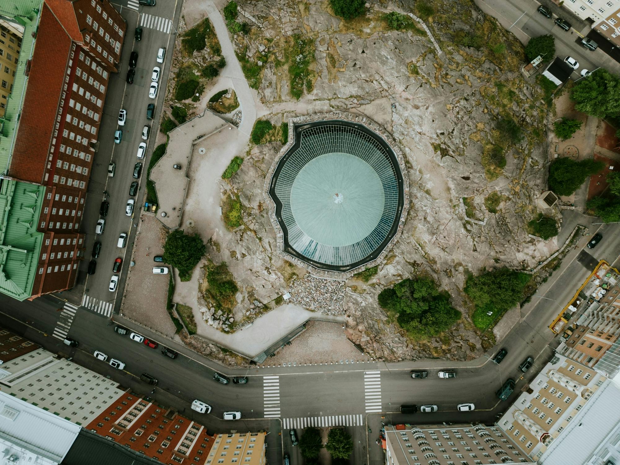 Entrada a la iglesia de Temppeliaukio con una eSIM de 1 GB