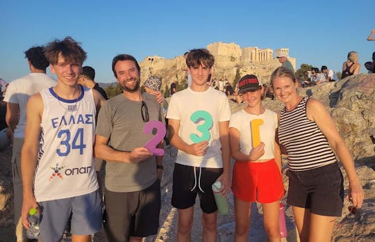 Family mythology treasure hunt in Athens with local snacks