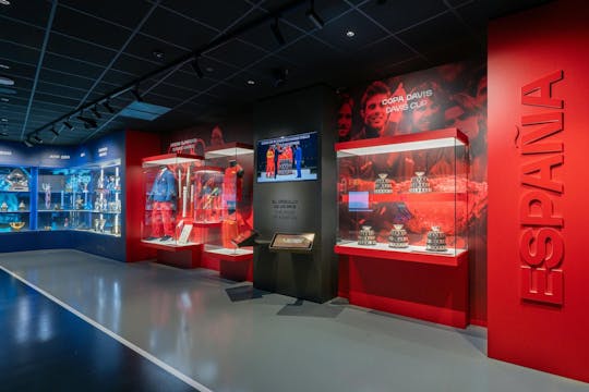 Wycieczka z przewodnikiem po Akademii Rafa Nadala oraz bilet wstępu do Muzeum Rafa Nadala