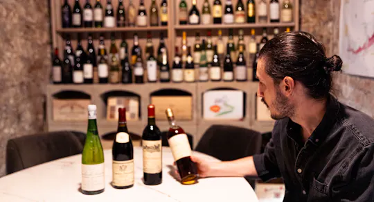 Verkostung von Jahrgangsweinen mit einem Weinexperten in Paris