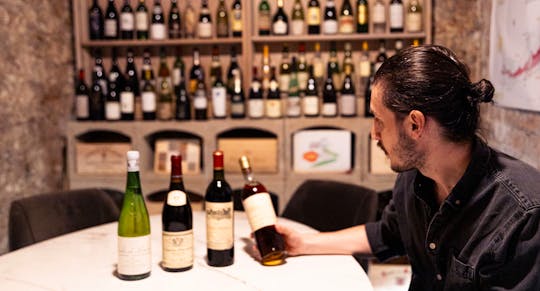 Vintage wine tasting with an oenology expert in Paris