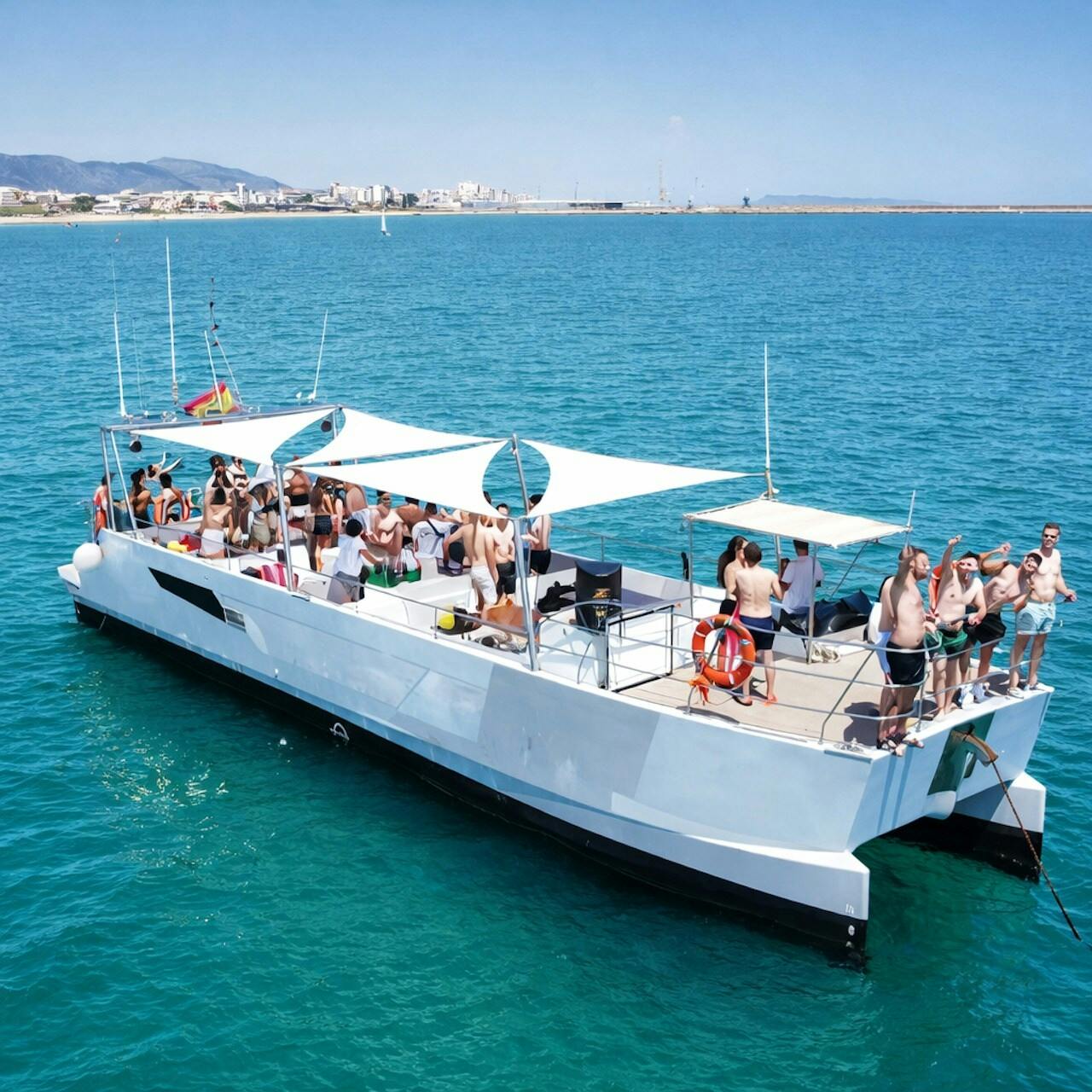 Crucero de dos horas en el catamarán Serenity