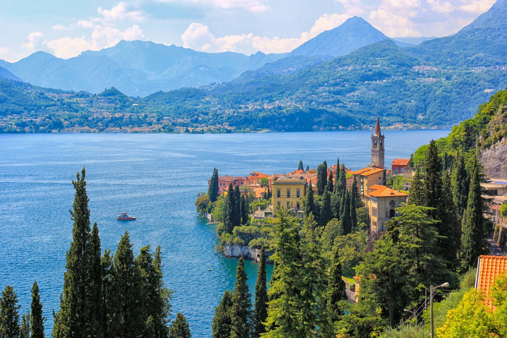 Half-day shared boat tour from Como town to Bellagio