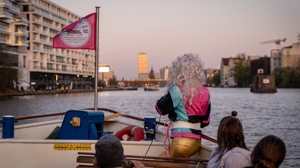 Boottocht door Berlijn met dragqueen Audrey Naline