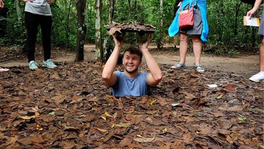 Excursion d'une demi-journée aux tunnels de Cu Chi au départ de Hô Chi Minh-Ville en minibus de luxe