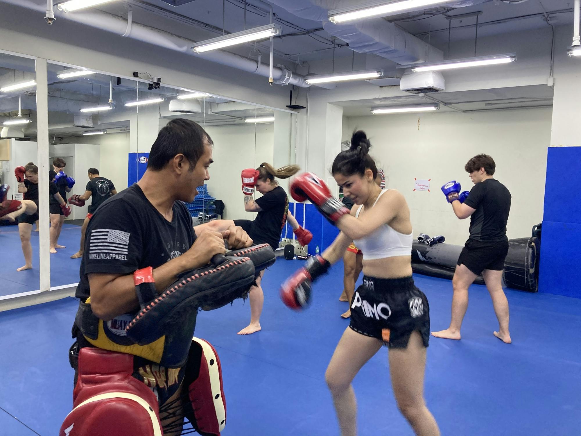 Muay-Thai-Training und Live-Kampf in Bangkok
