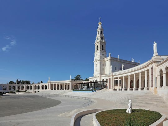 Visita guiada a Óbidos, Nazaré y Fátima desde Lisboa