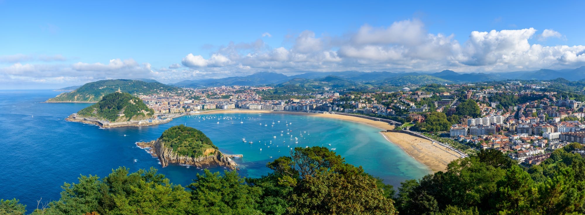 Walking tour of San Sebastián with aquarium tickets