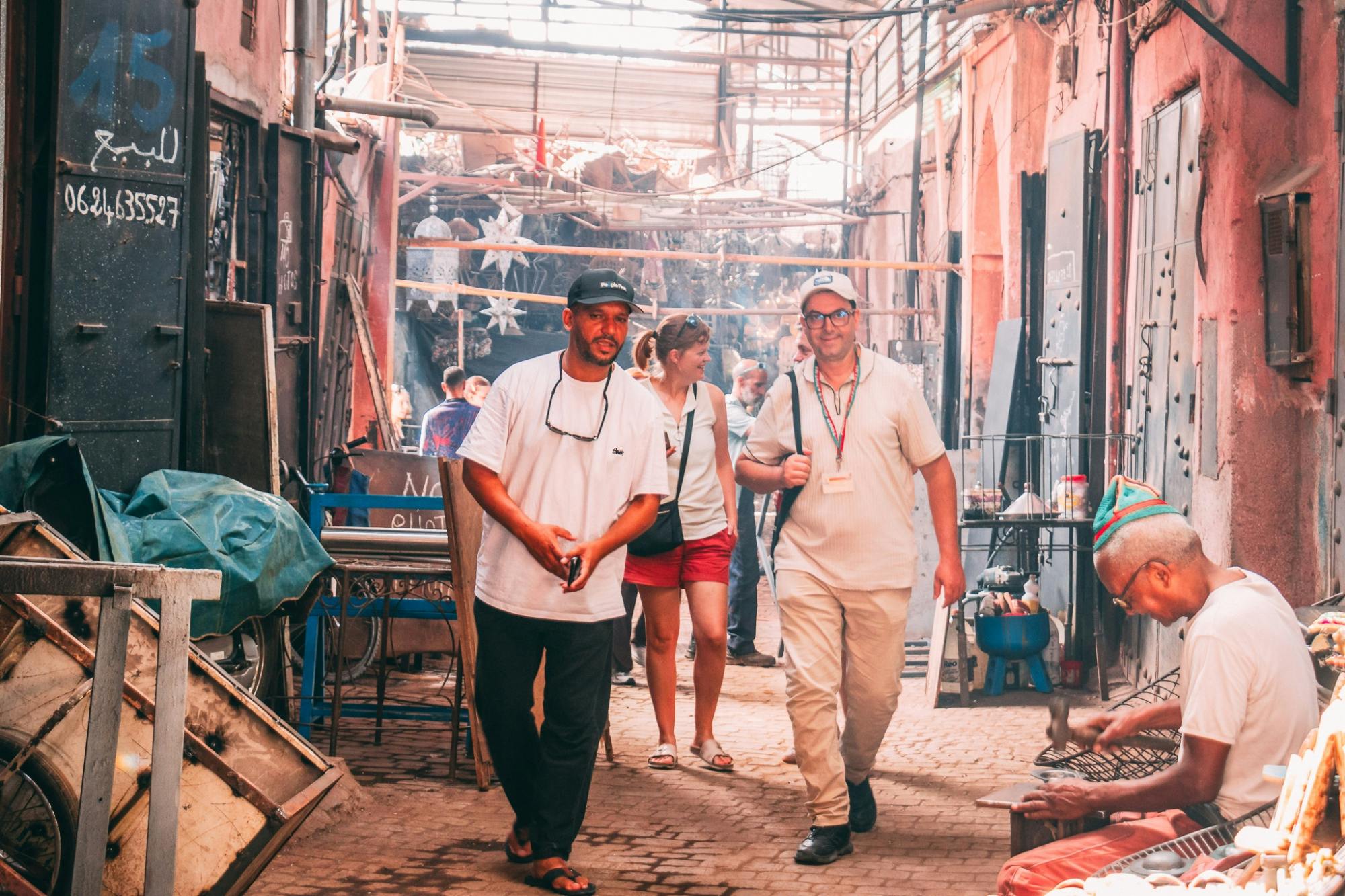 Visita guiada aos souks da Medina de Marraquexe com artesãos e degustação de chá