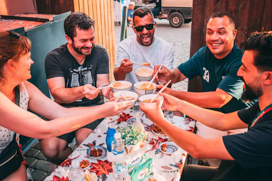 Recorrido nocturno por la comida callejera de Marrakech con 7 degustaciones
