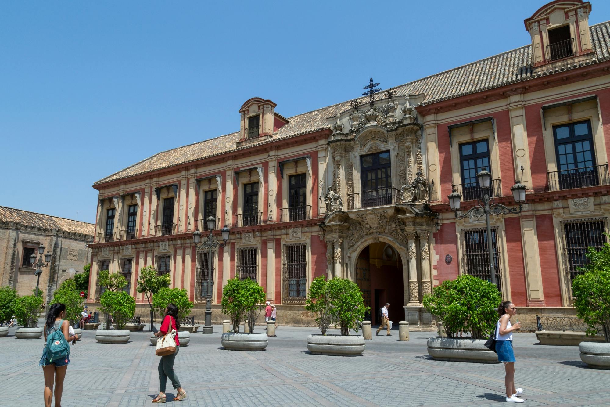 Full-day guided tour of Seville with Casa de Pilatos visit