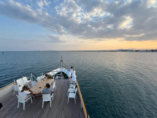 Crucero disco al atardecer