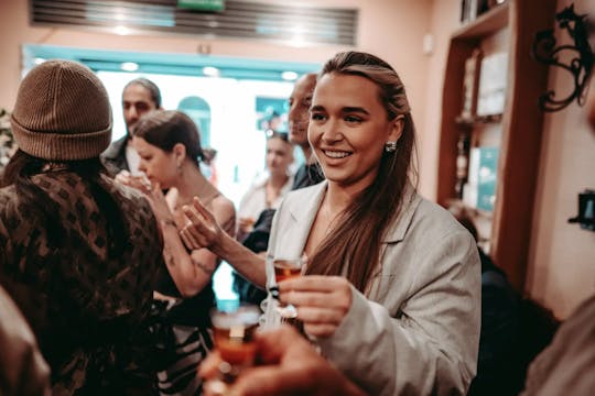 Passeio pelos bares de Cracóvia com 1 hora de bar aberto e karaoke
