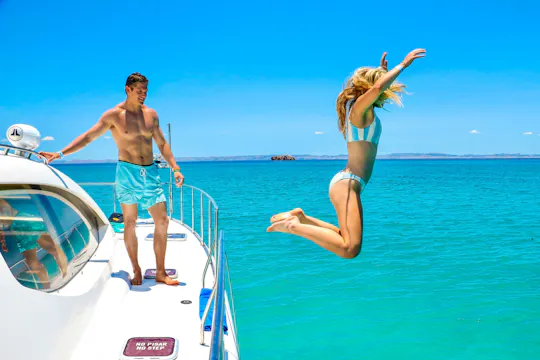 Katamaranfahrt zum Balandra-Strand mit Mittagessen und offener Bar