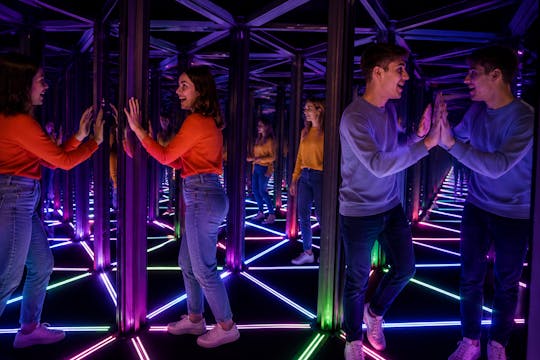 Entrada a Camera Obscura y World of Illusions con eSIM