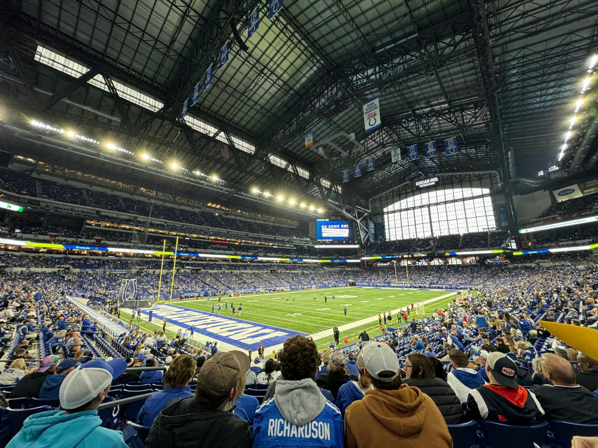 Partido de fútbol americano de los Indianapolis Colts en el Lucas Oil Stadium