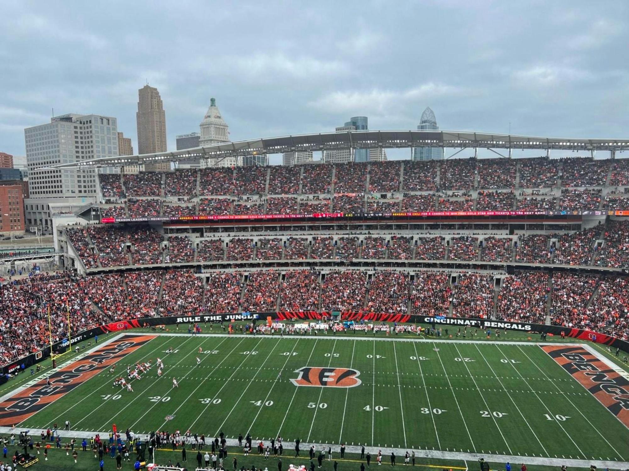 Partido de fútbol americano de los Cincinnati Bengals en el Paycor Stadium