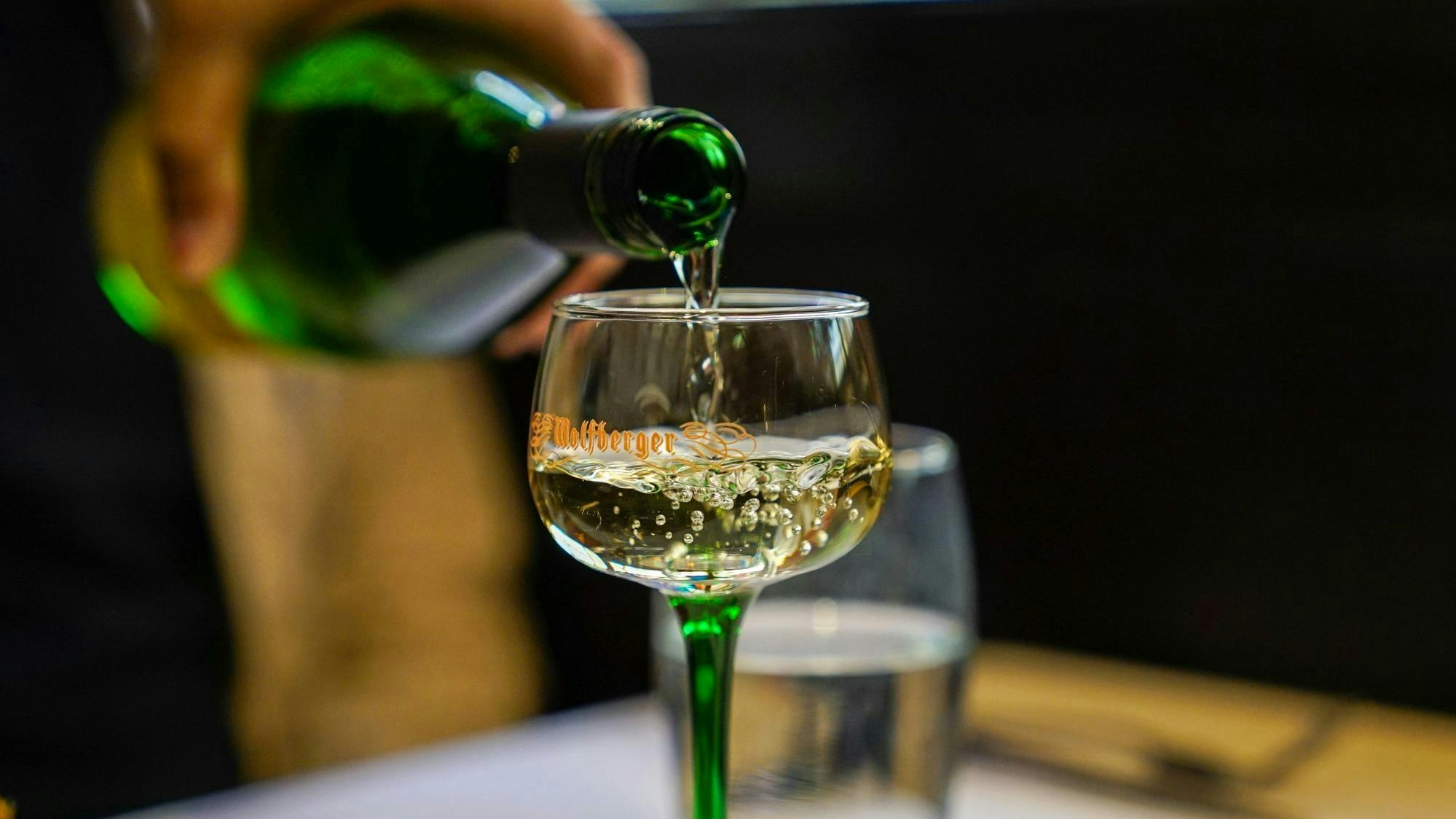 Visita gastronómica guiada a pie en grupo reducido con champán en Reims