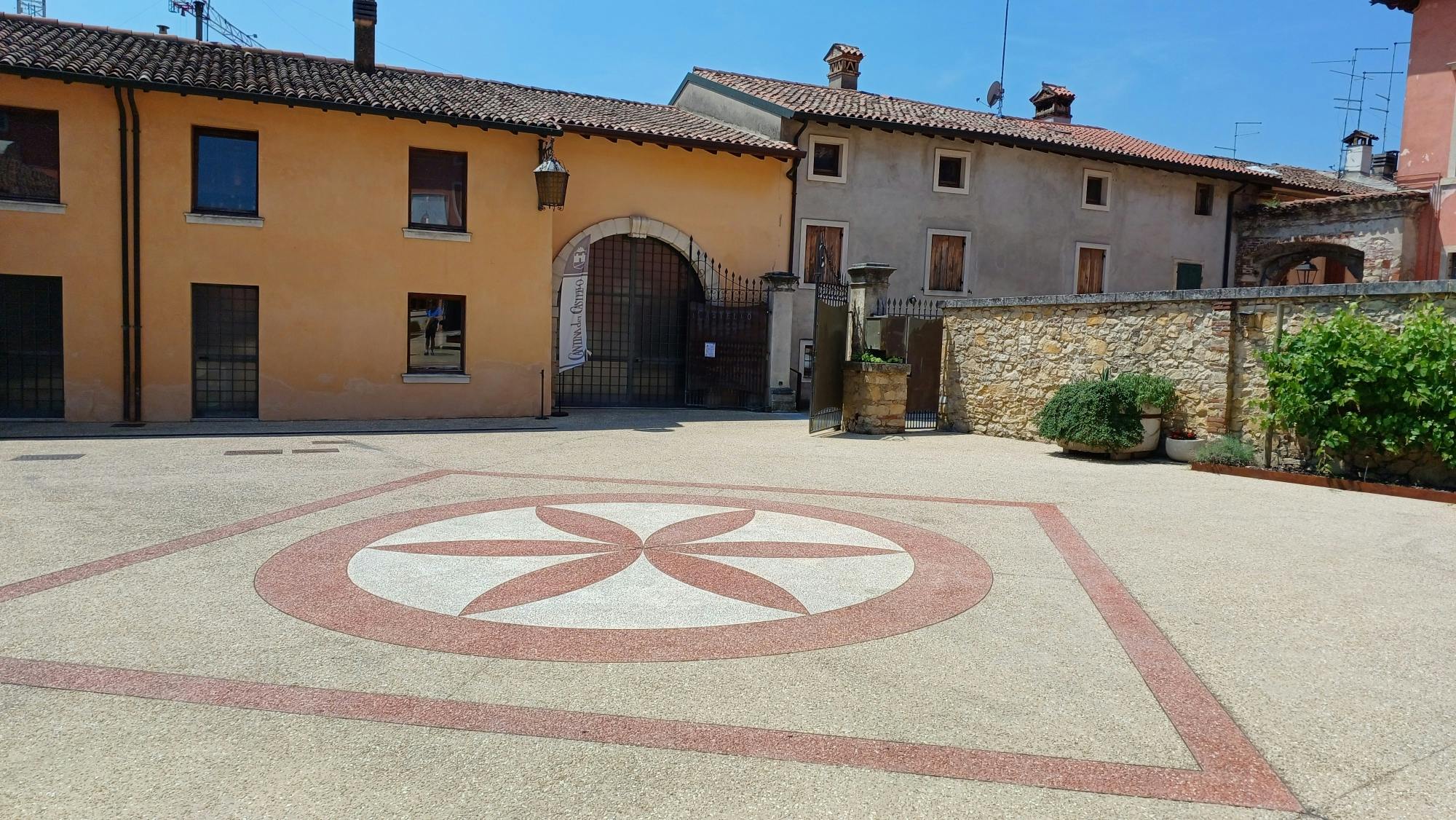 Classic Italian wine-tasting tour of Soave and Valpolicella