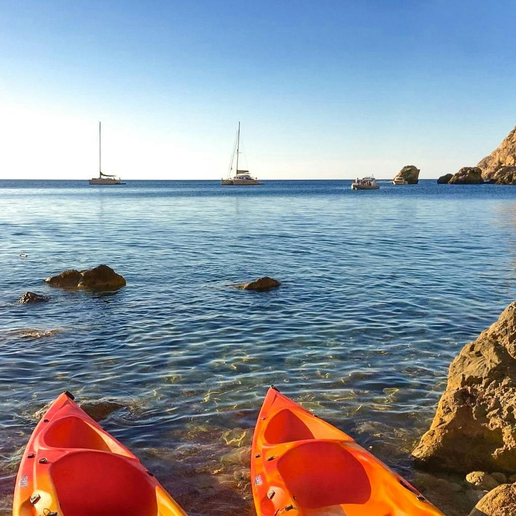 Guided sunset kayaking tour with picnic in Majorca with Keida