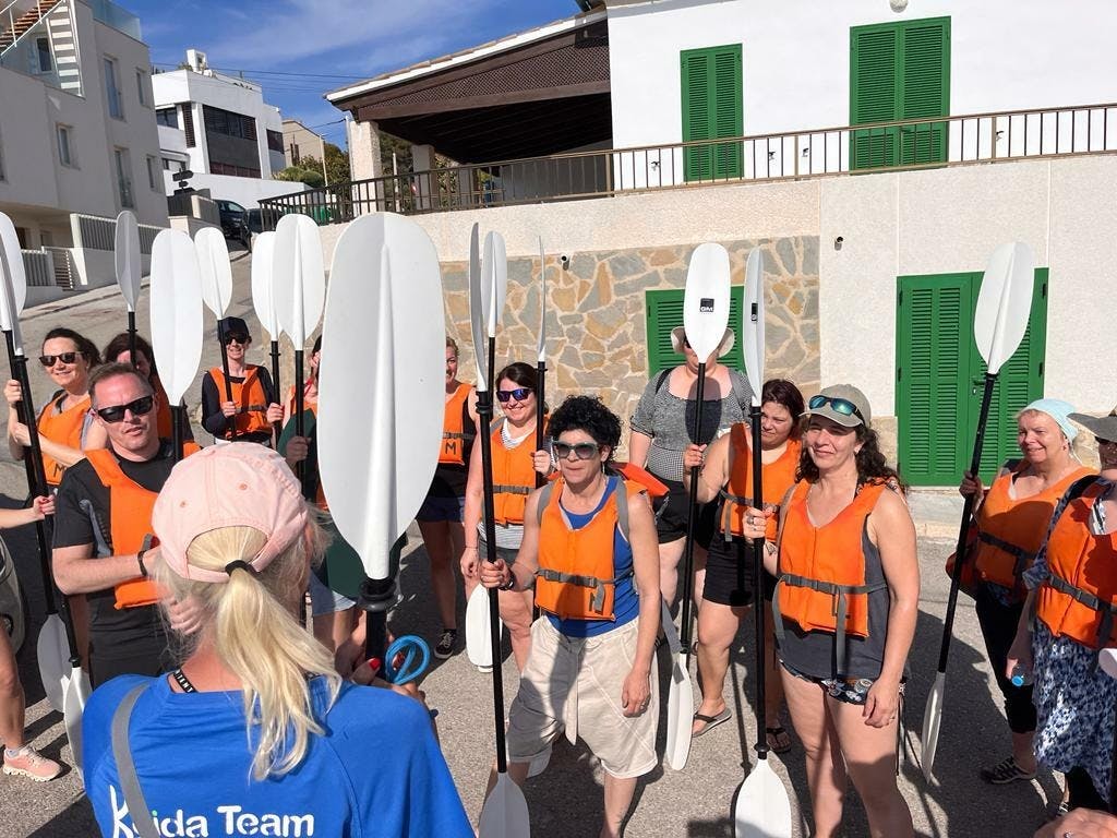 Guided sunset kayaking tour with picnic in Majorca with Keida